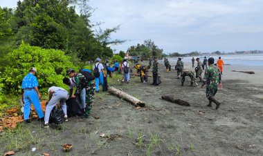 Kodim 1712/Sarmi Gelar Karya Bakti di Pantai Base Camp Distrik Sarmi